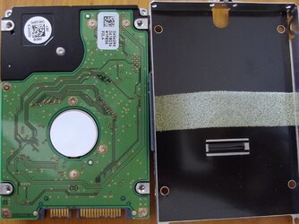 Hard drive out of tray.JPG Hard drive out of tray.JPG