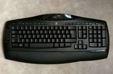 Logitech_MX_3200_Cordless_Keyboard.JPG