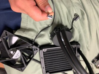 Corsair H50 Pump cable and Radiator fan Cable Connectors.jpg Corsair H50 Pump cable and Radiator fan Cable Connectors.jpg