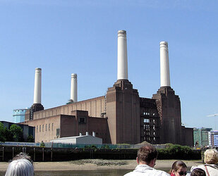 592px-Battersea.power.station.london.arp.jpg