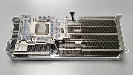 GB_RTX5070Ti_AERO_pht29.jpg